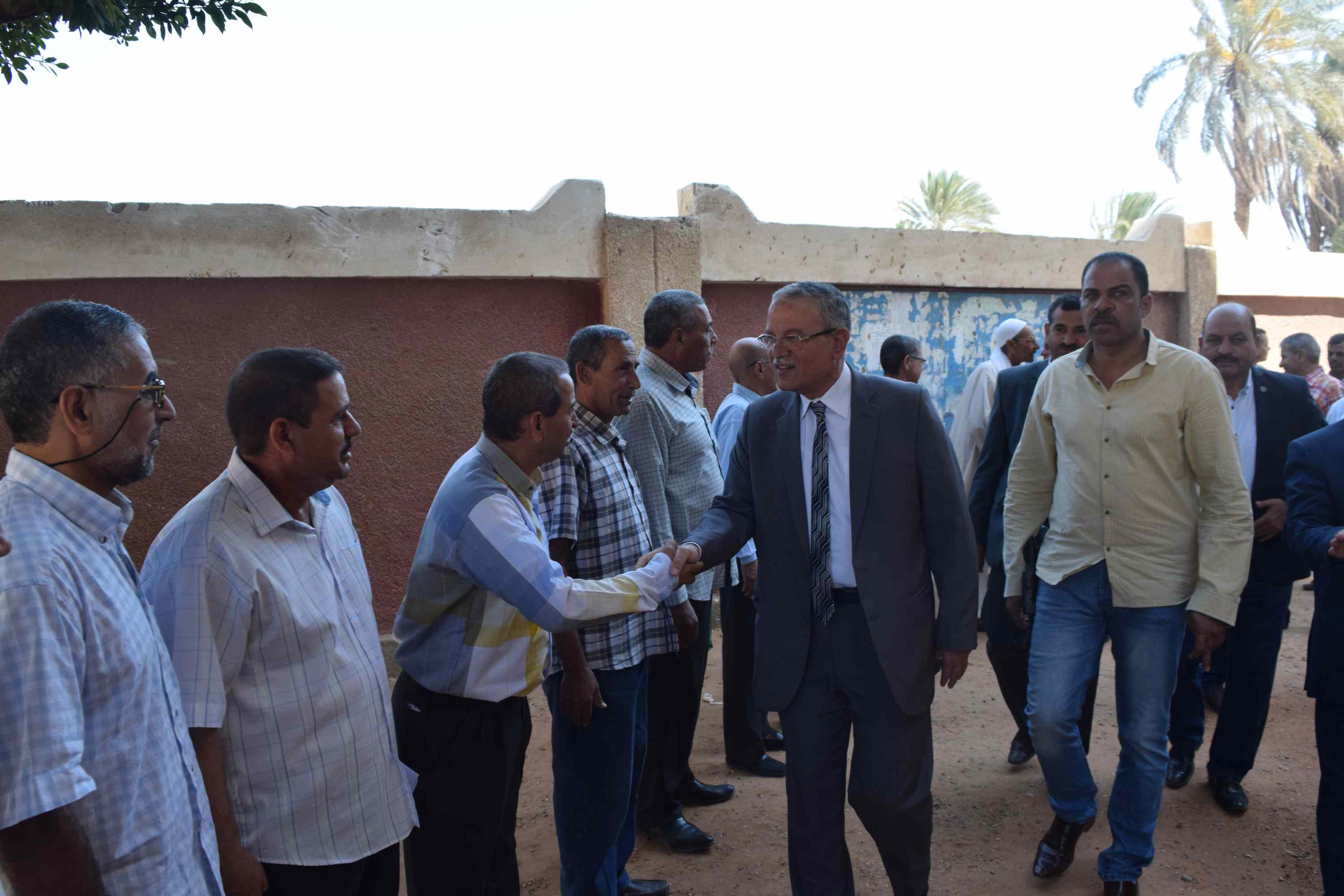محافظ المنيا يتابع انتظام العملية التعليمية بعدد من مدارس القرى (9)