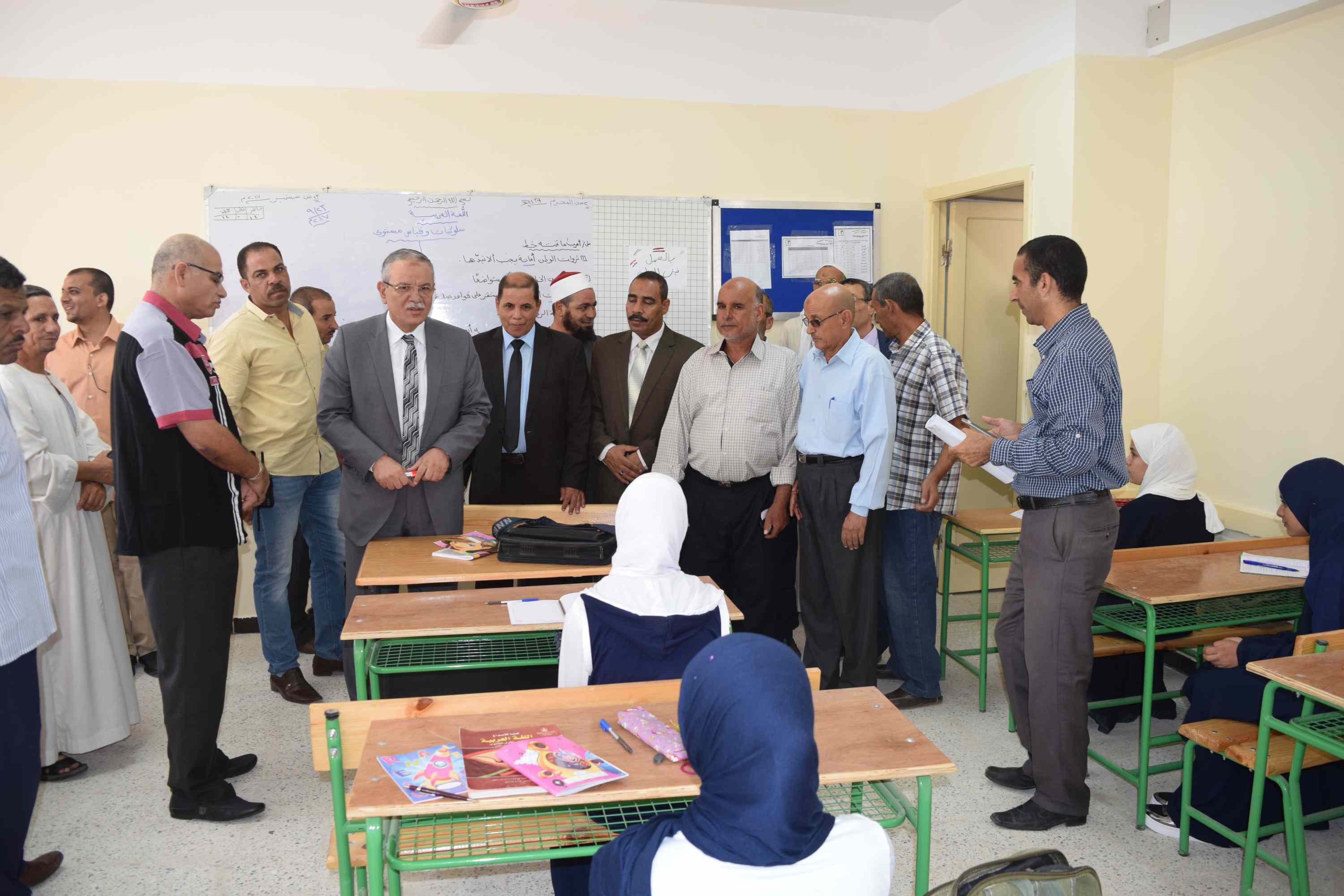 محافظ المنيا يتابع انتظام العملية التعليمية بعدد من مدارس القرى (13)