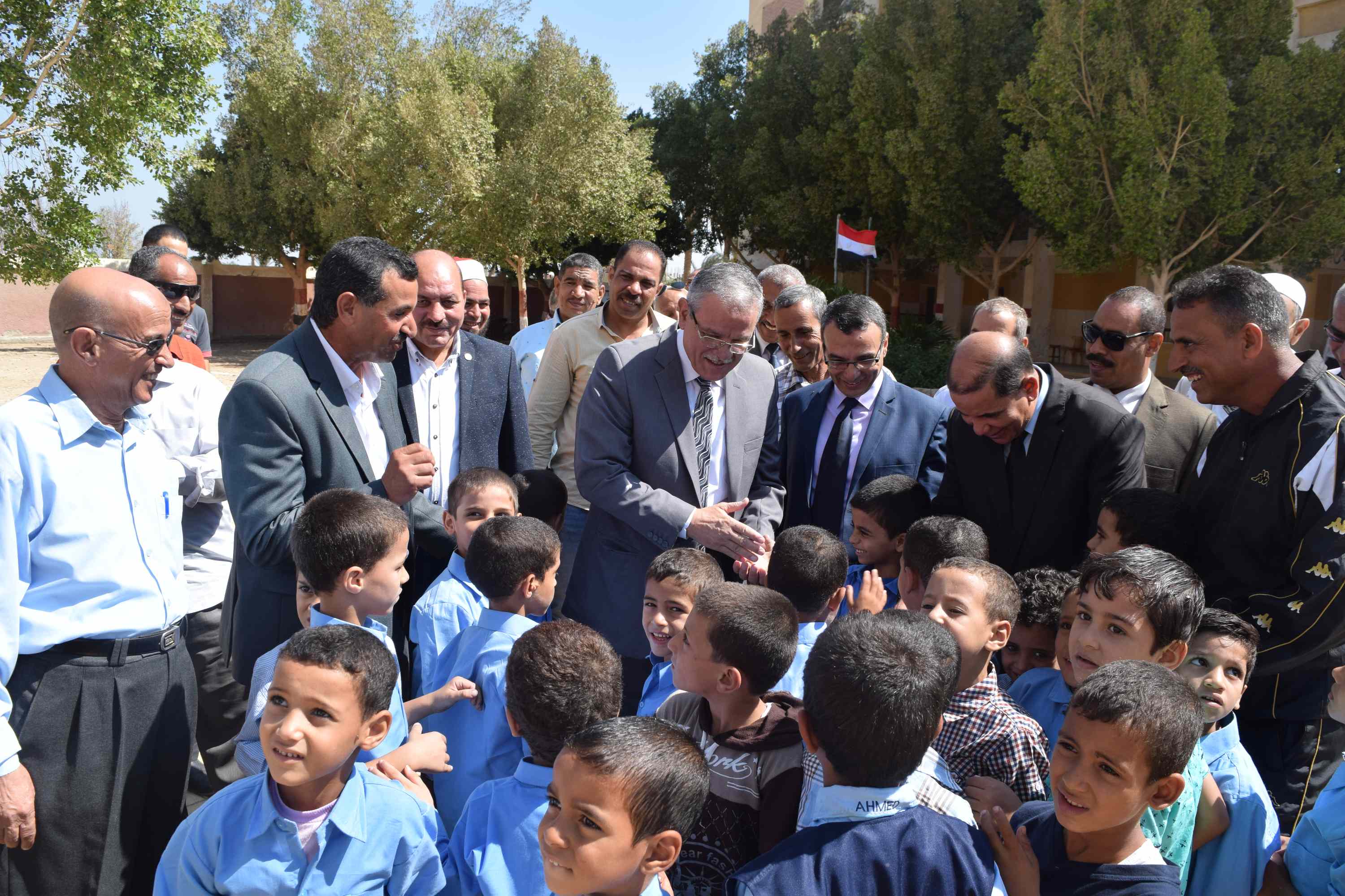 محافظ المنيا يتابع انتظام العملية التعليمية بعدد من مدارس القرى (11)