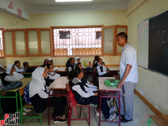       مدرس يطلب الاجتهاد لخدمة مصر مستقبلاً