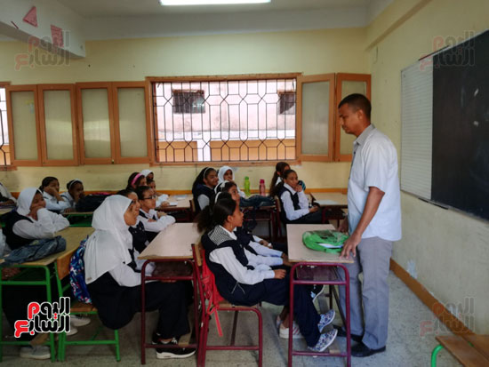 مدرس يطلب الإجتهاد لخدمة مصر مستقبلاً