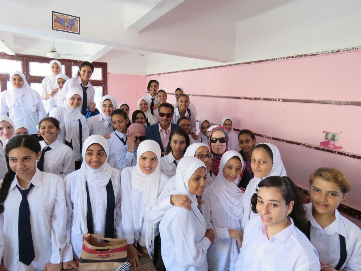 مدير أمن الإسماعيلية يوزع الهدايا على طالبات مدارس  (6)