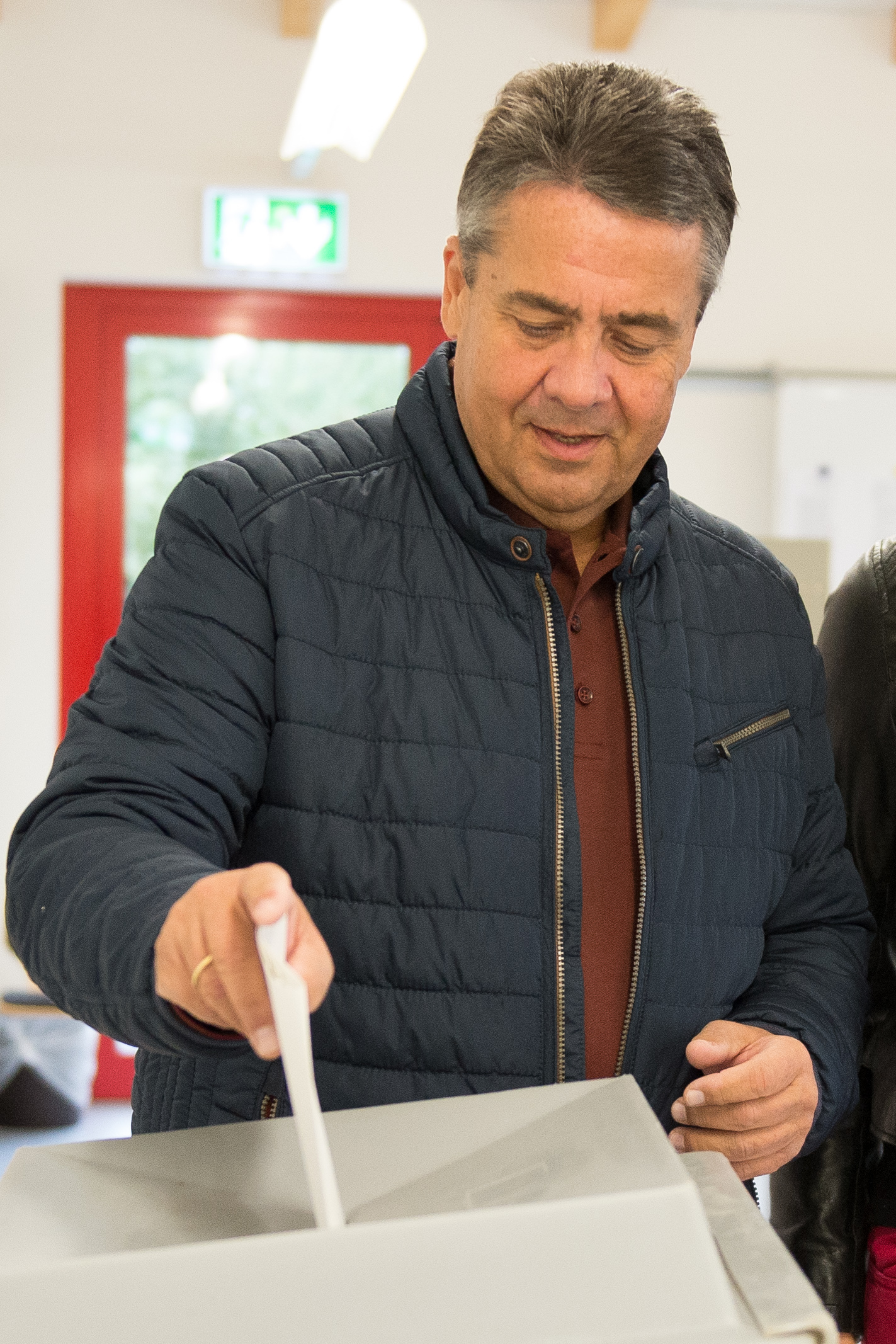 وزير الخارجية الالمانى يدلى بصوته فى الانتخابات التشريعية
