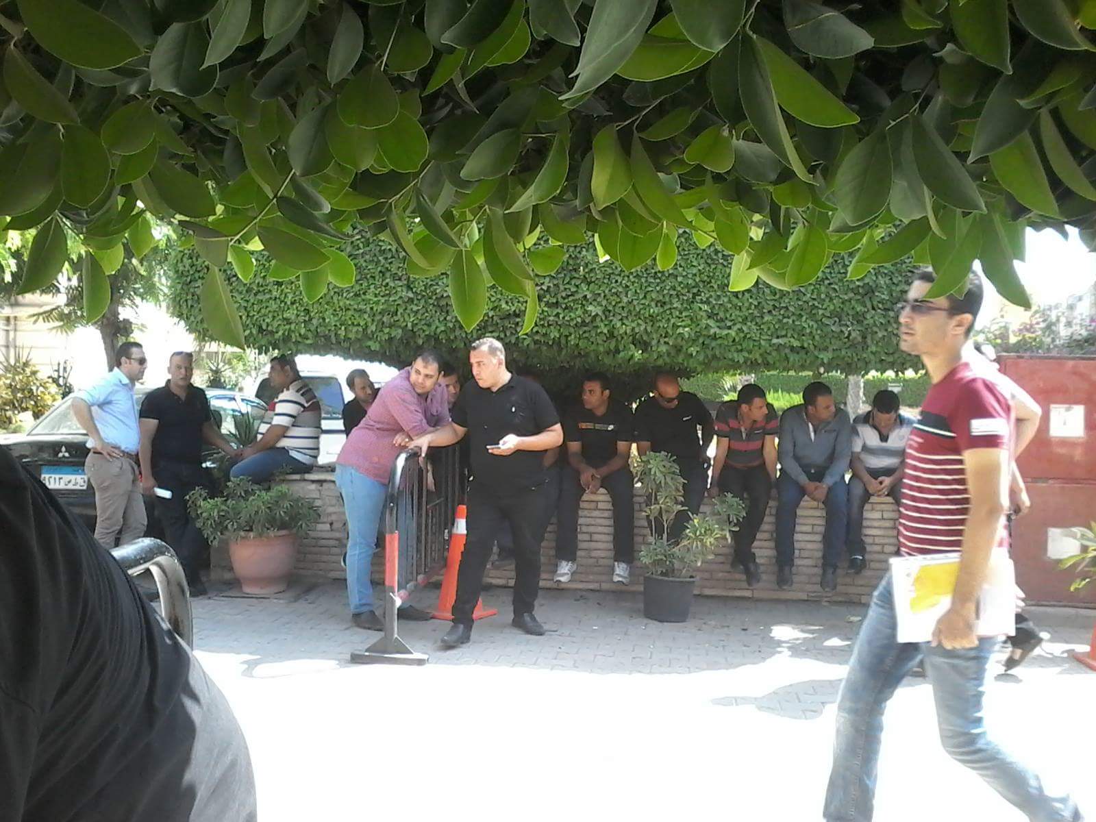 موظفى الأمن بجامعة بنها ينظمون وقفة احتجاجية للمطالبة بالتعيين (4)