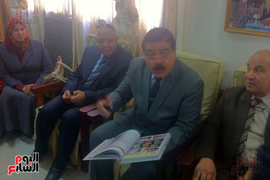 مدير-أمن-الغربية-يوزع-أدوات-مدرسية-(5)