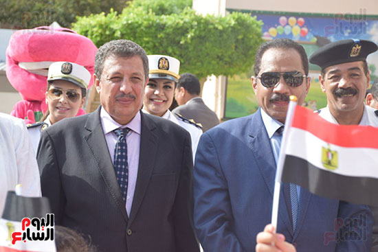 مدير-أمن-الإسكندرية-يتفقد-عدد-من-المدارس--(1)