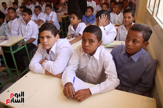 الطلاب بأول يوم دراسى بفصول تحيا مصر