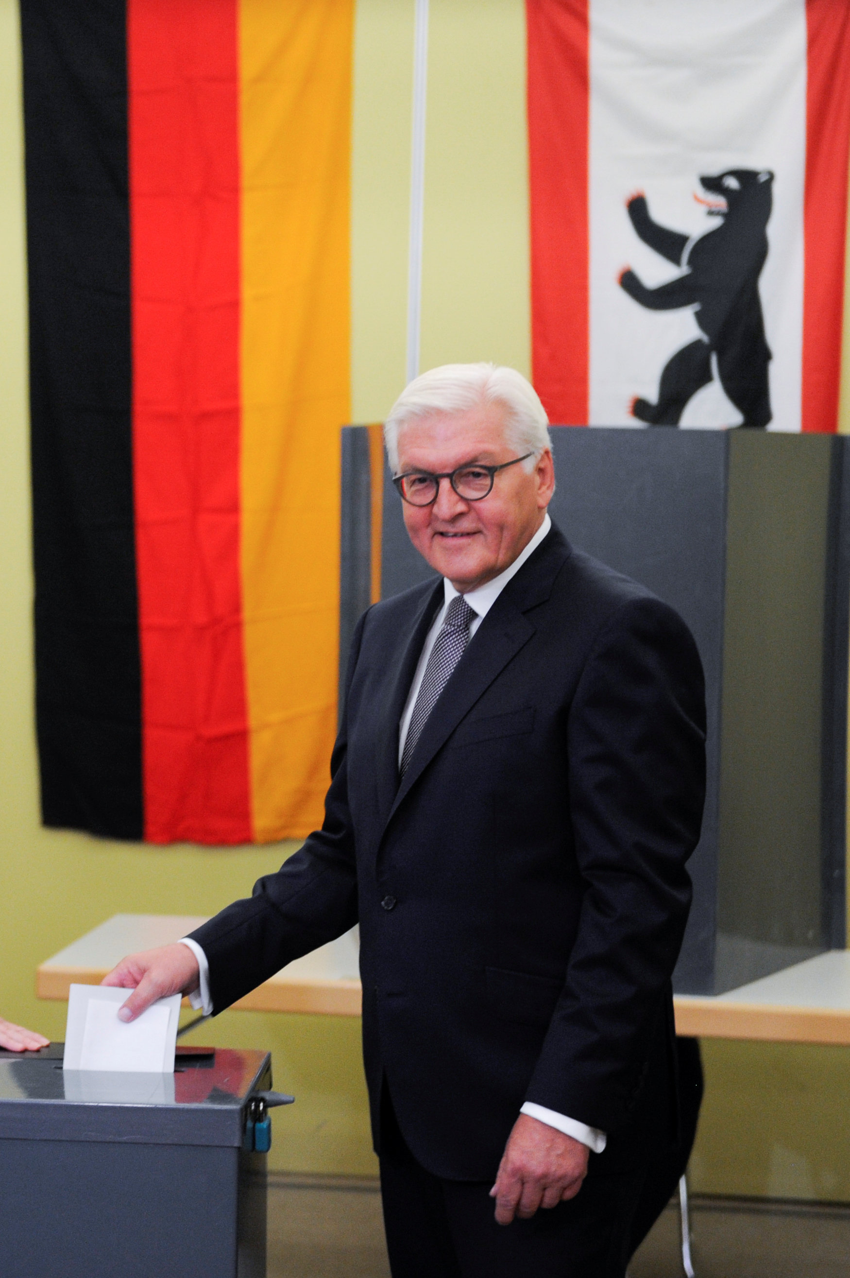 الرئيس الألمانى يدلى بصوته فى الانتخابات التشريعية