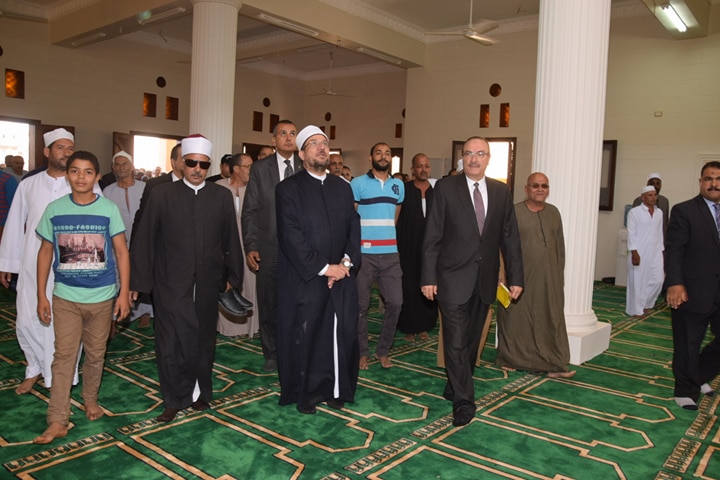 راعى كنيسة يشارك وزير الأوقاف افتتاح مسجد فى بنى سويف (6)
