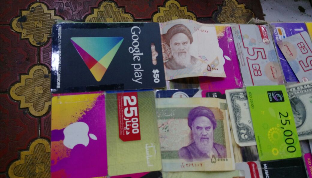وجه الخمينى حاضرا عند تجار العملات بسبب كثيرة السياحة الإيرانية