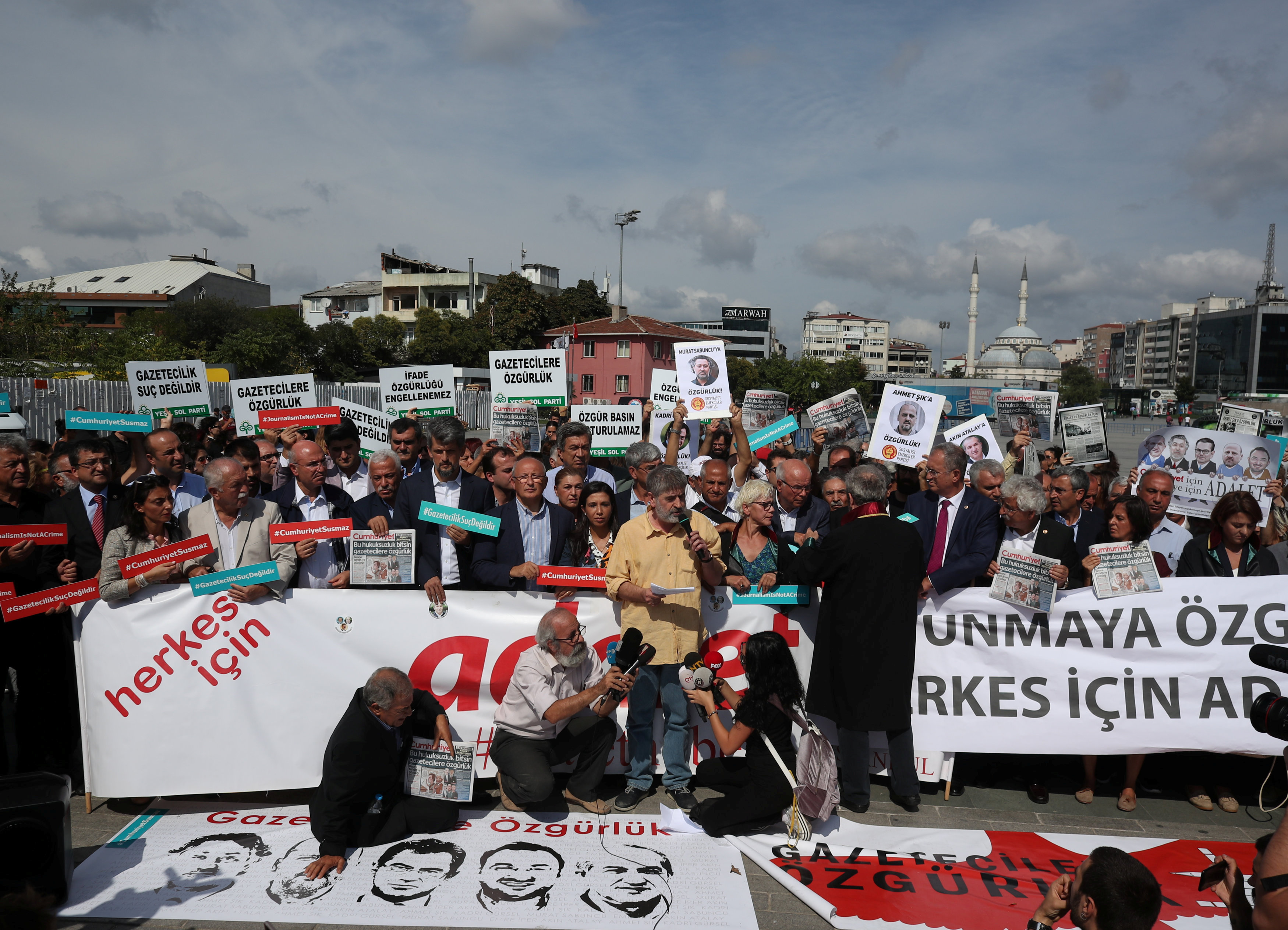 مظاهرة ضد تقييد حرية الصحفيين فى تركيا