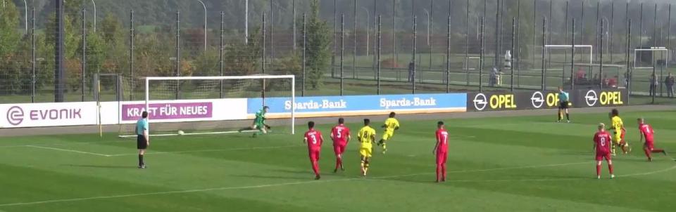 موكوكو يسجل أحد أهداف دورتموند