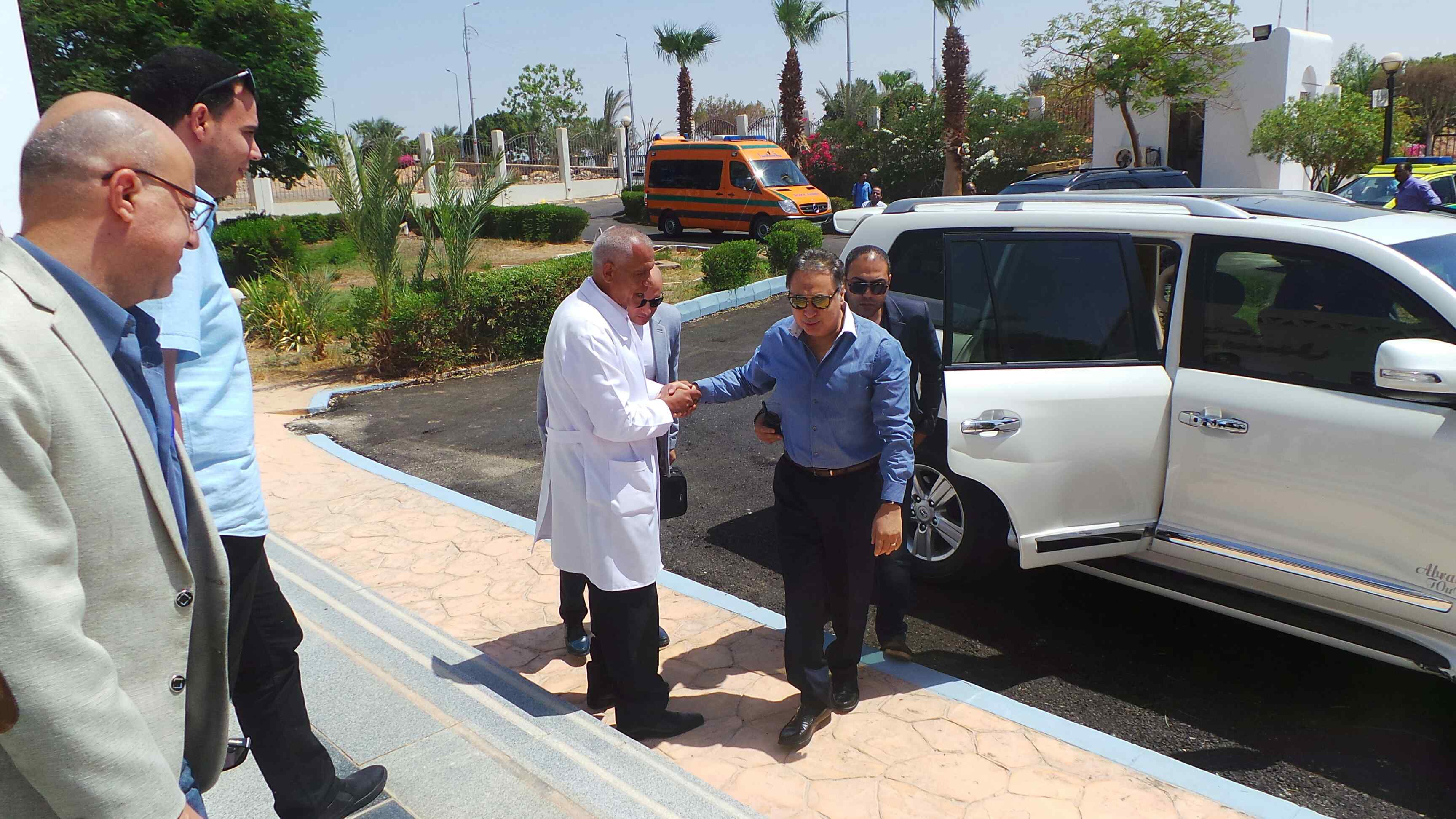 وزير الصحة يستهل جولته فى أبوسمبل  (2)