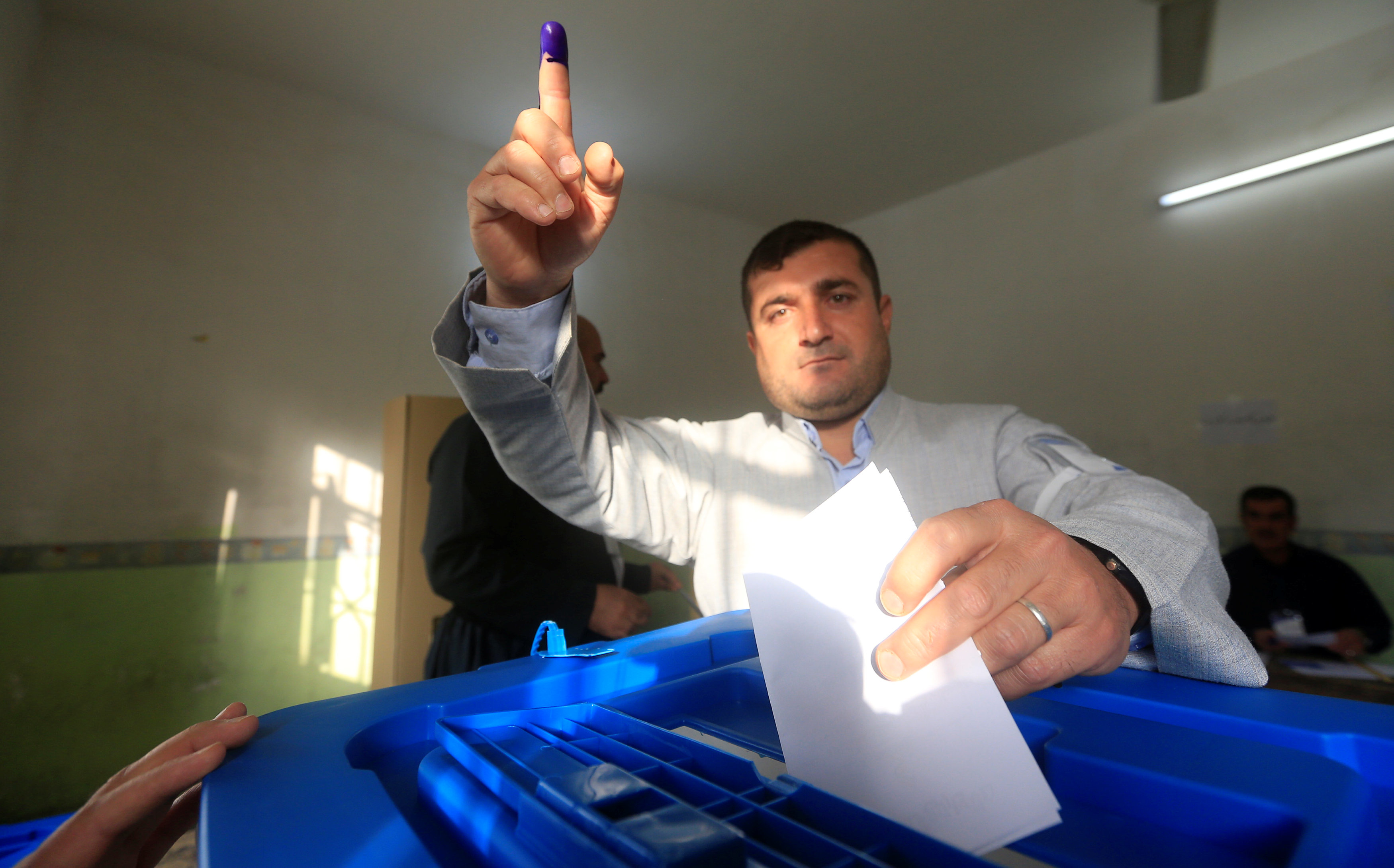 أحد الناخبين الأكراد