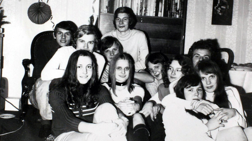 زميلات المدرسة أوائل السبعينات