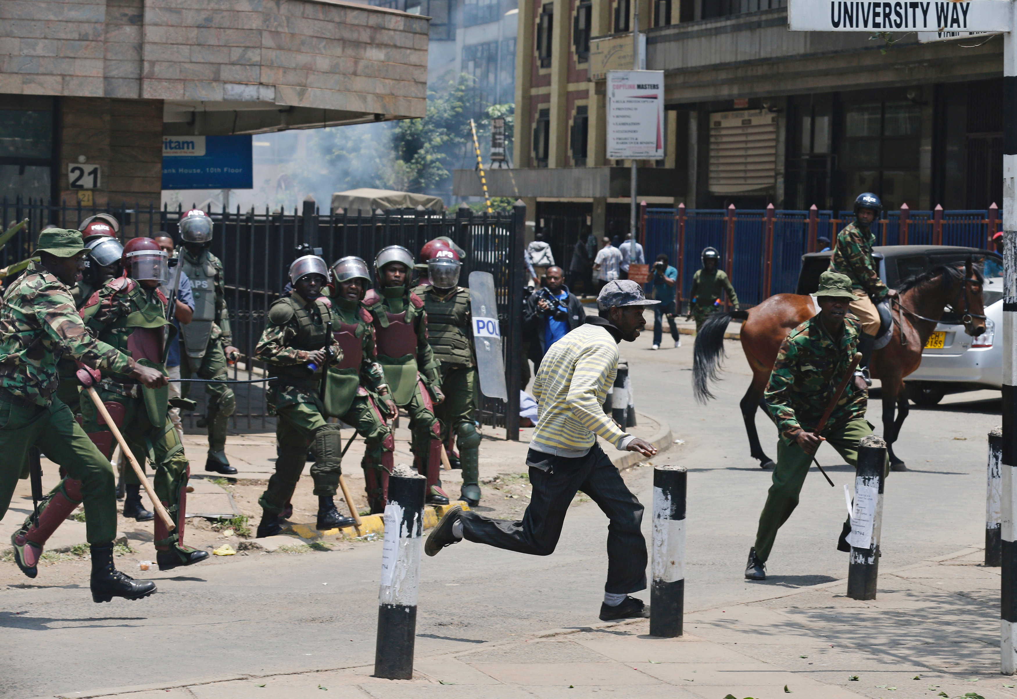 الشرطة الكينية تشتبك مع معارضين