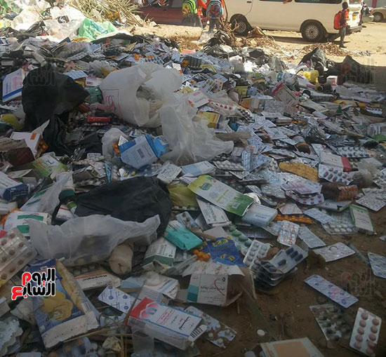 أدوية ملقاة فى شوارع السويس (2)