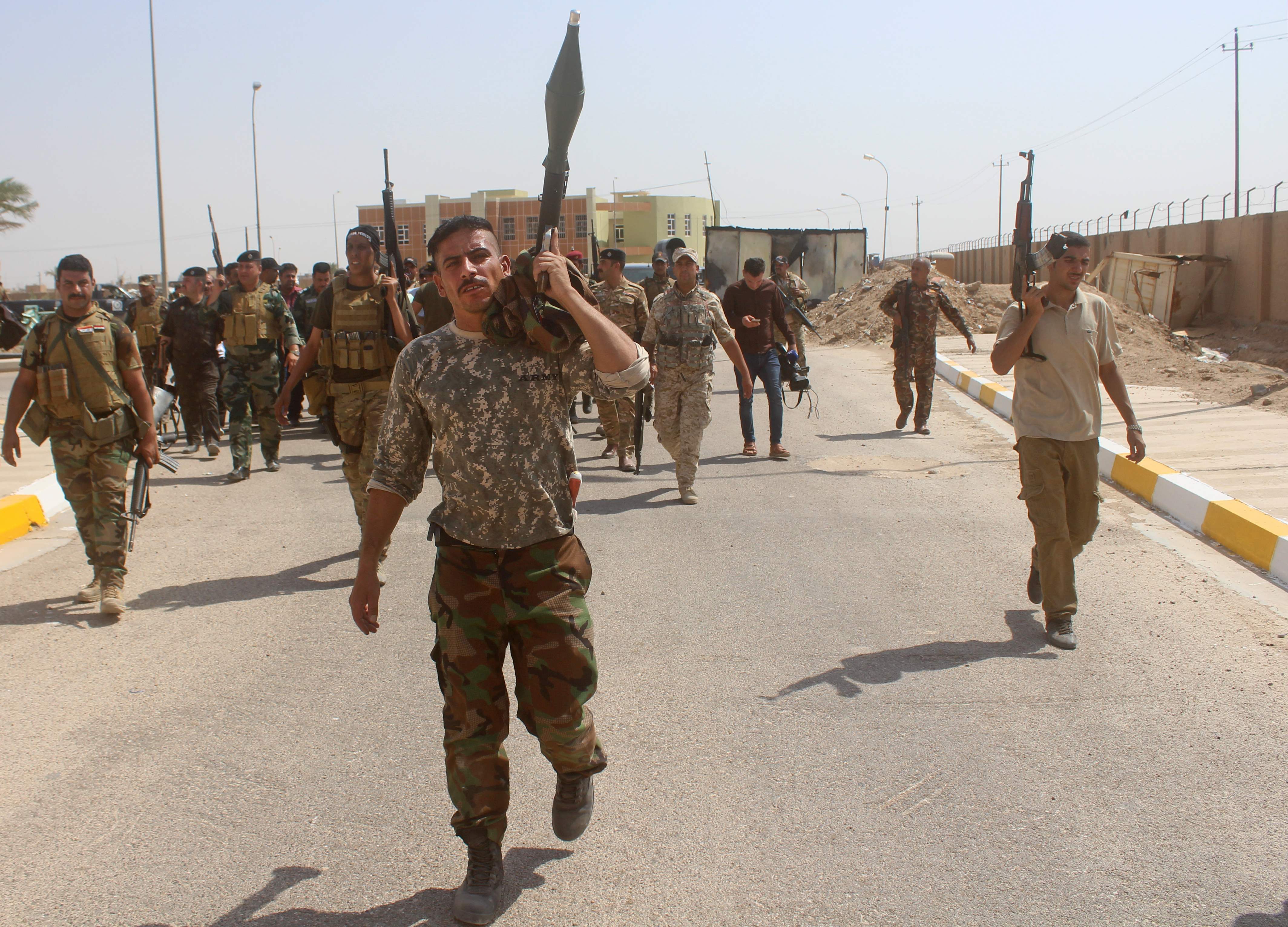 القوات العراقية تنجح فى إعادة السيطرة على جنوبى الرمادى