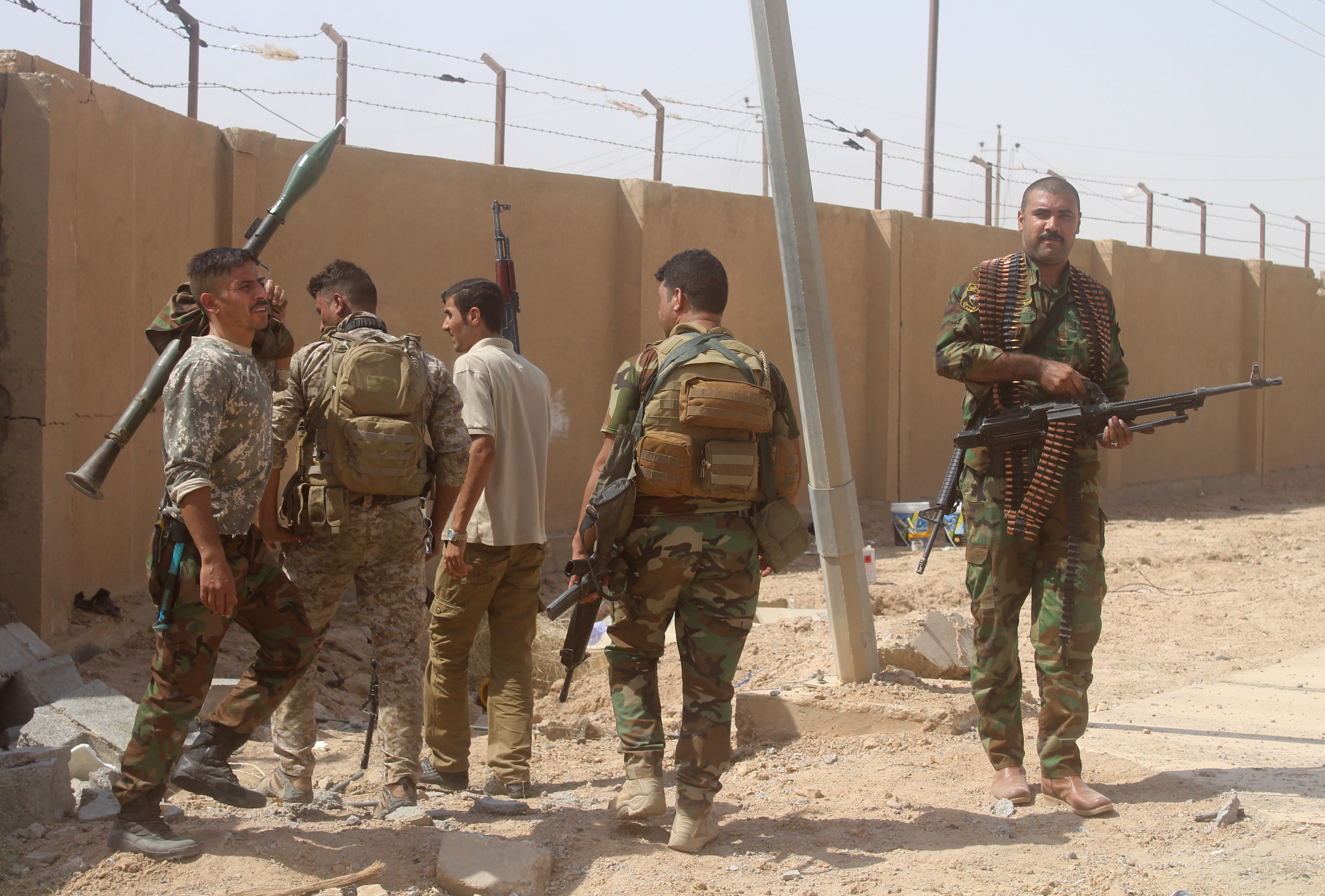 القوات العراقية تنجح فى إعادة السيطرة على جنوبى الرمادى من يد داعش