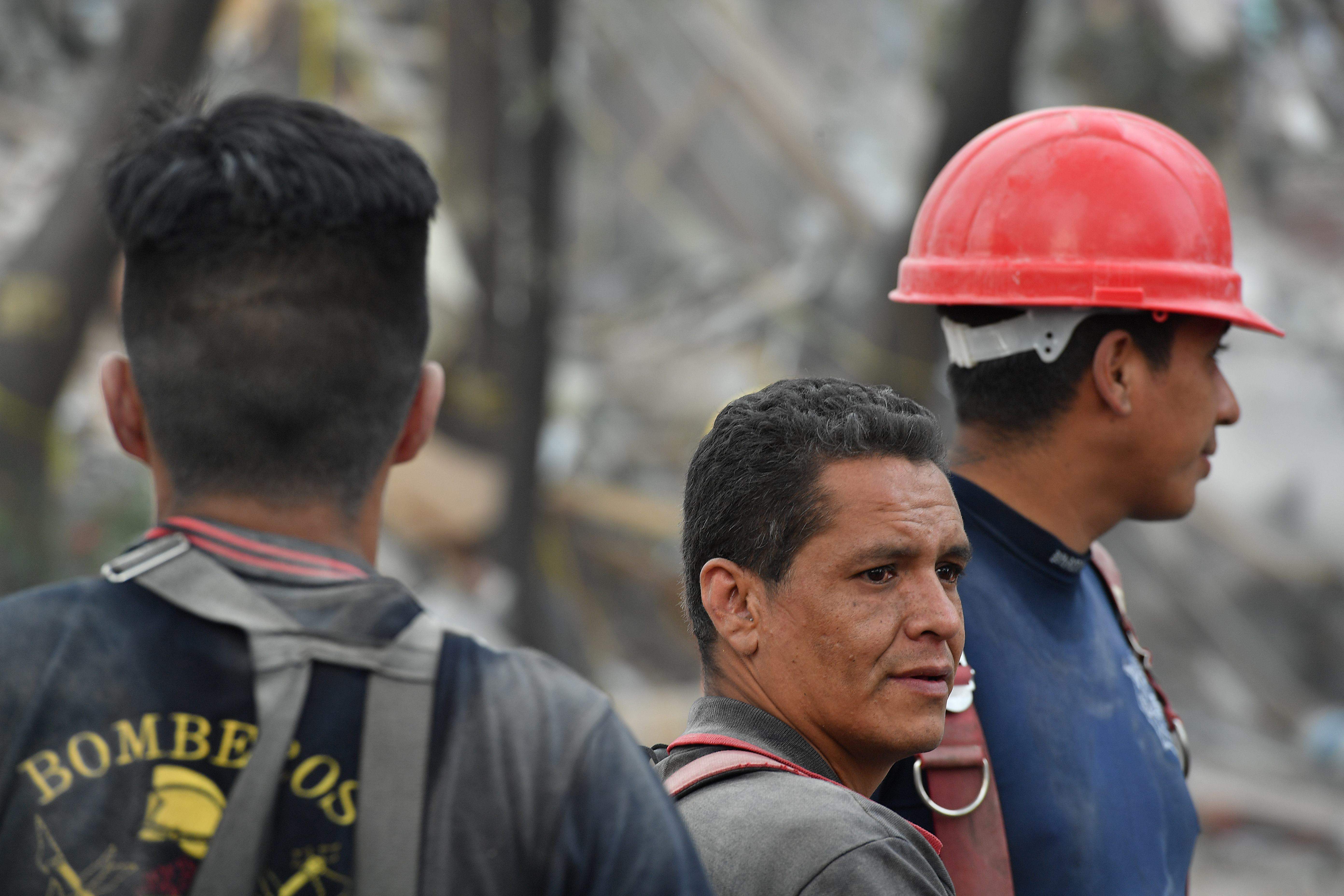 عمليات مكثفة لرجال الانقاذ فى المكسيك