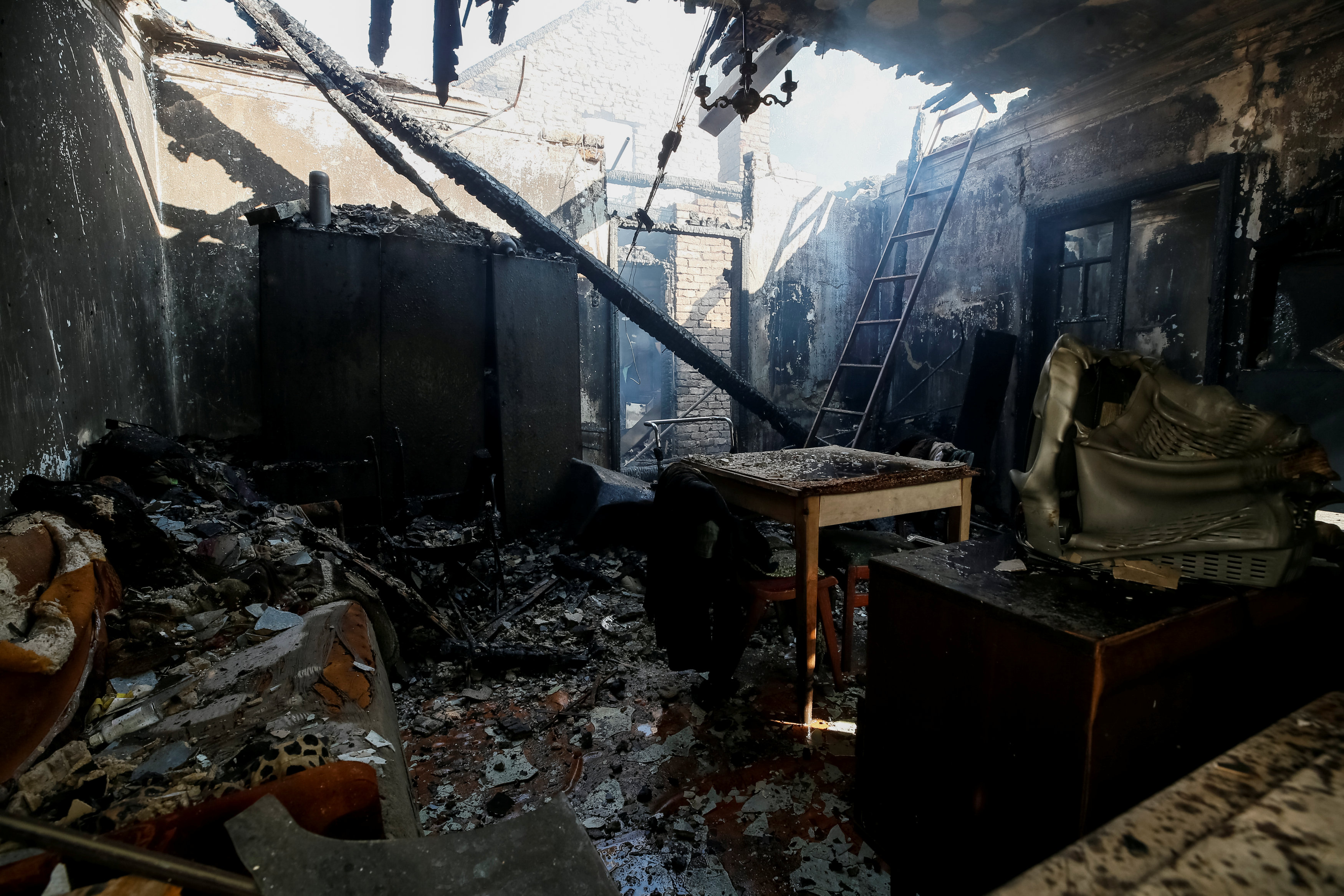 الانفجارات تدمر محتويات منزل فى أوكرانيا