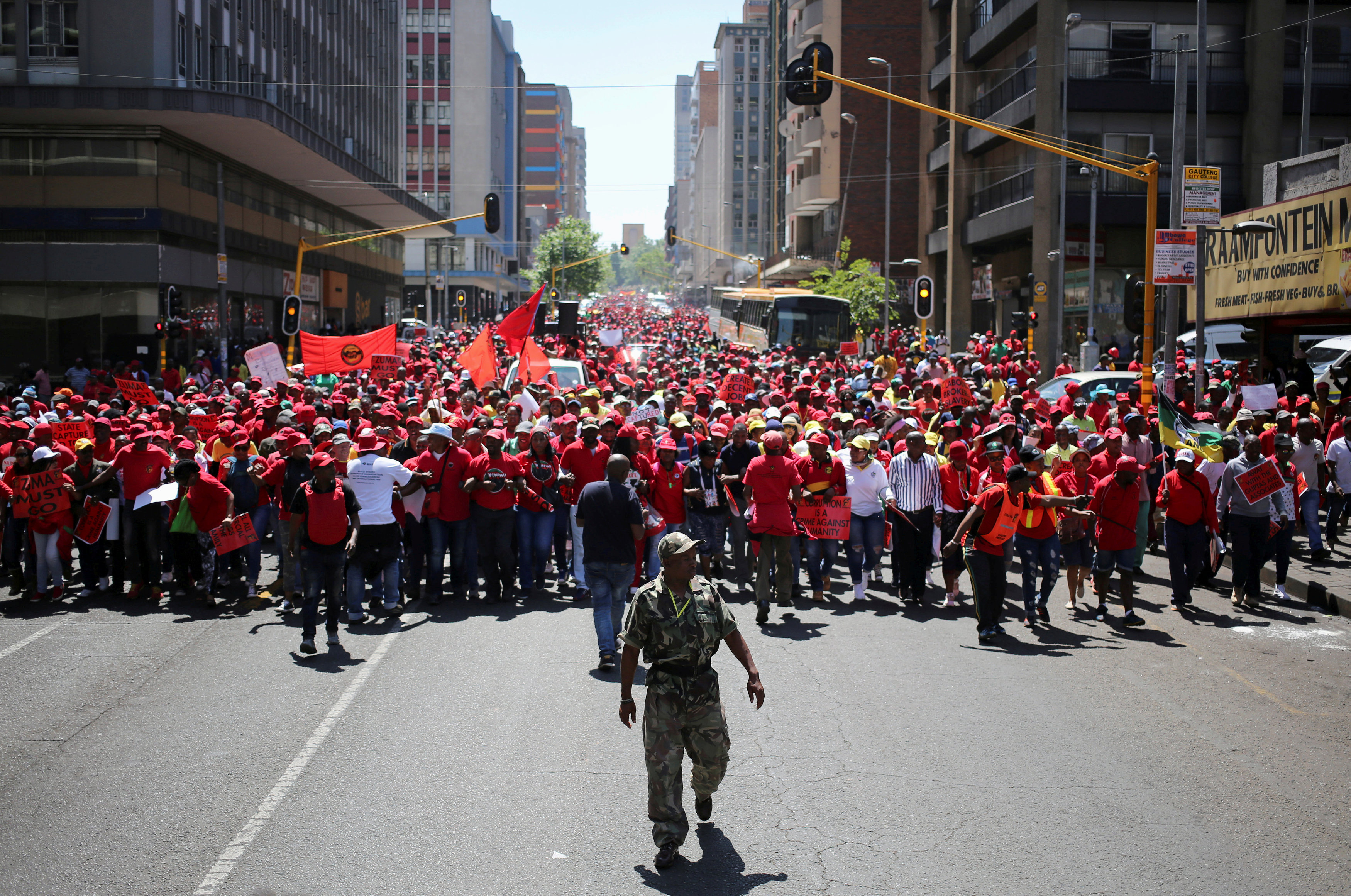 مظاهرات فى جنوب افريقيا