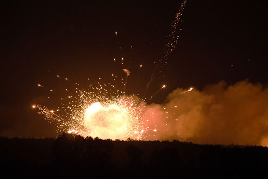 الانفجارات تضيئ سماء أوكرانيا