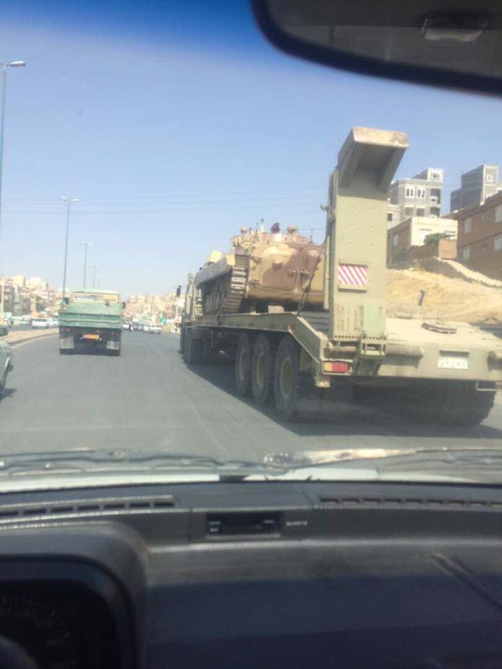 معدات ثقيلة للجيش الإيرانى فى شوارع المناطق الكردية