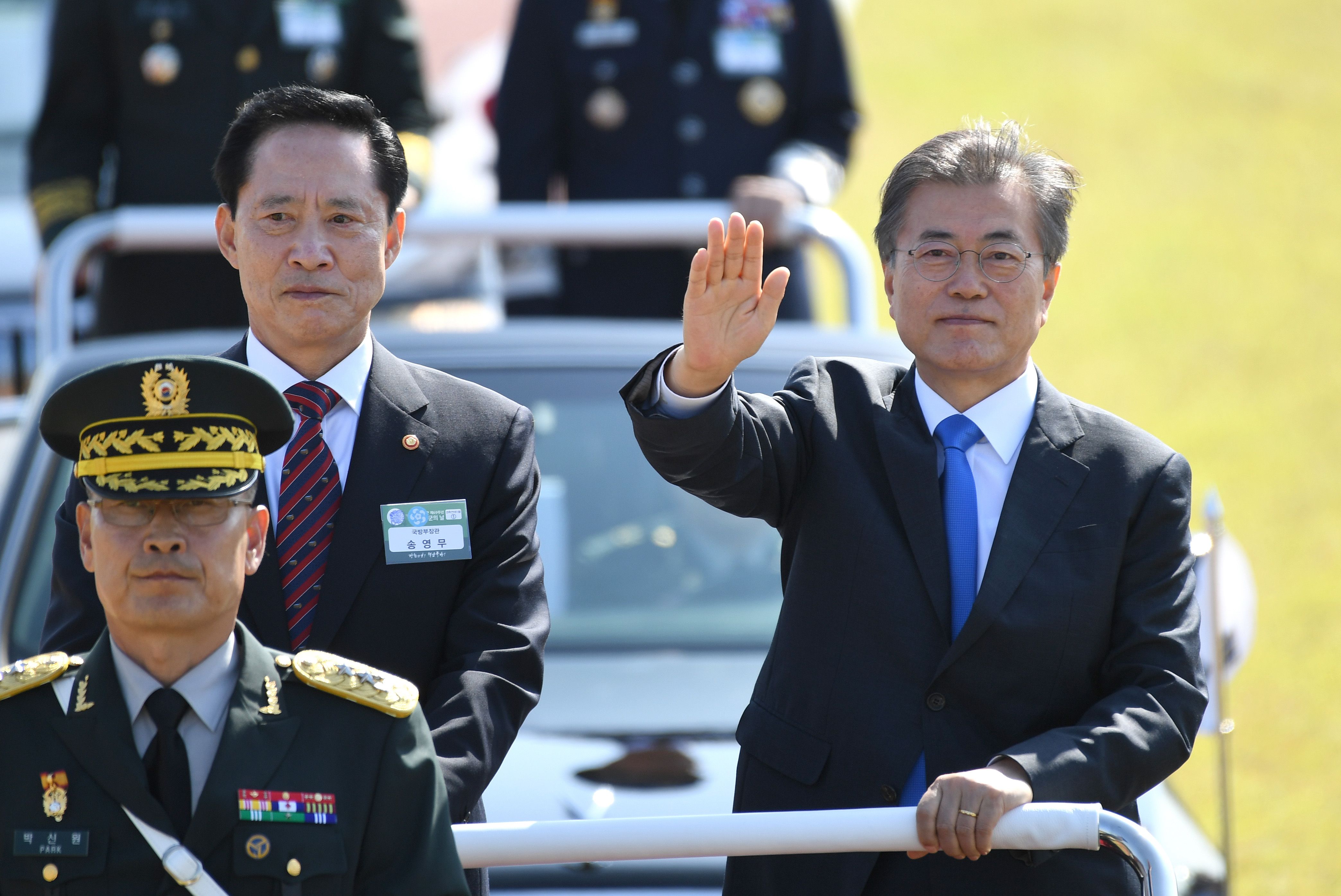 رئيس كوريا الجنوبية يحيى قواته المسلحة