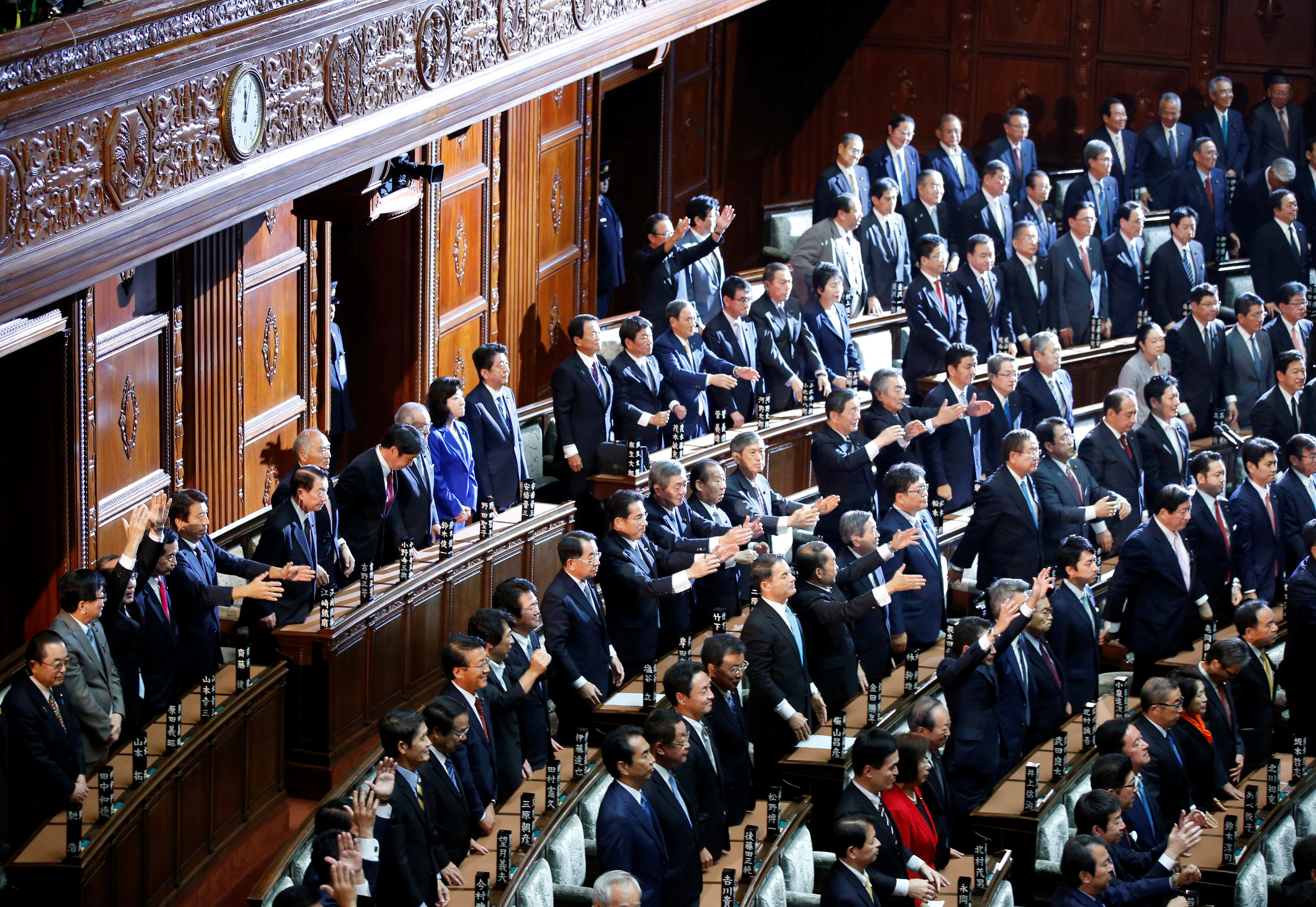 اليابان تحل مجلس النواب تمهيدا لأجراء انتخابات مبكرة