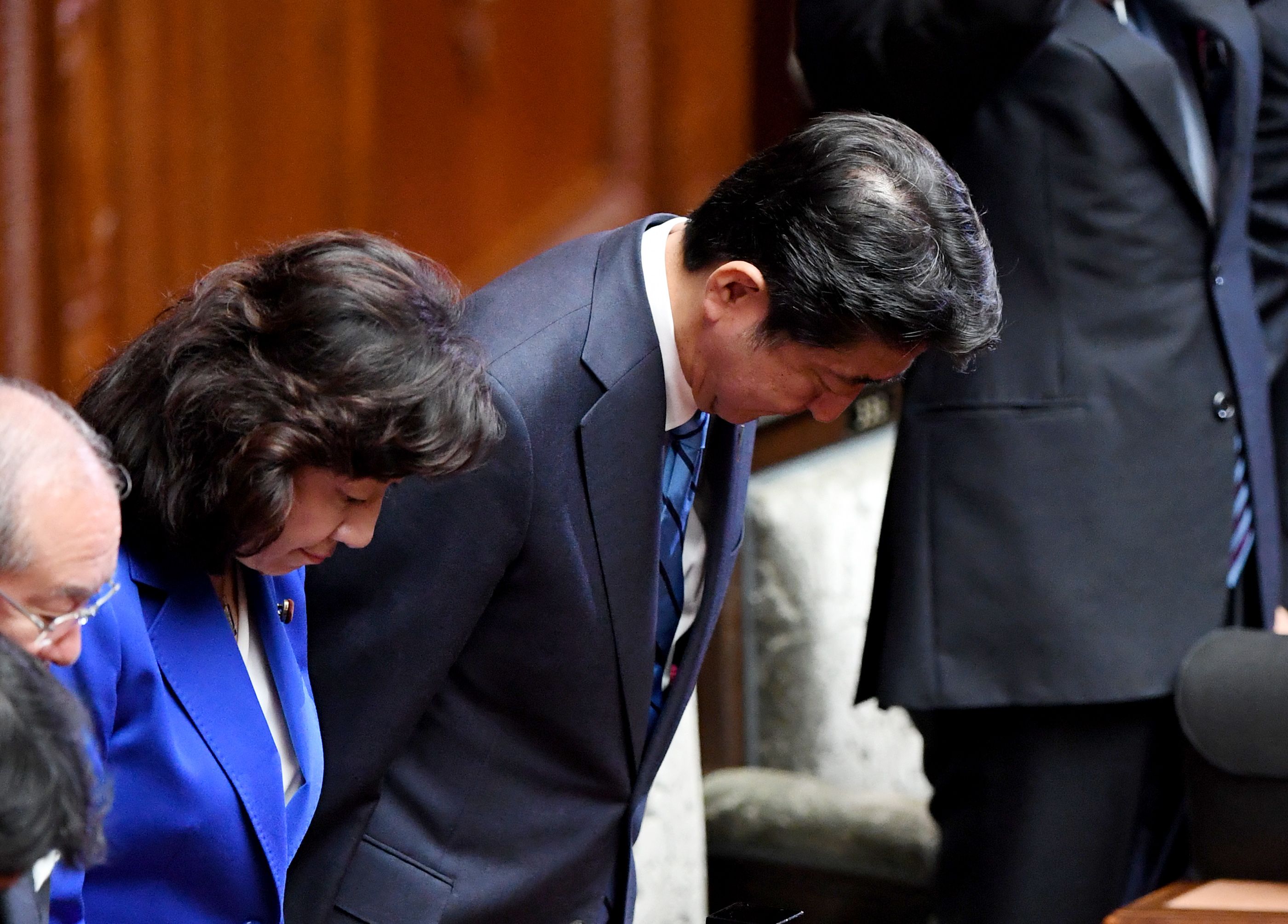 رئيس الوزراء اليابانى داخل البرلمان