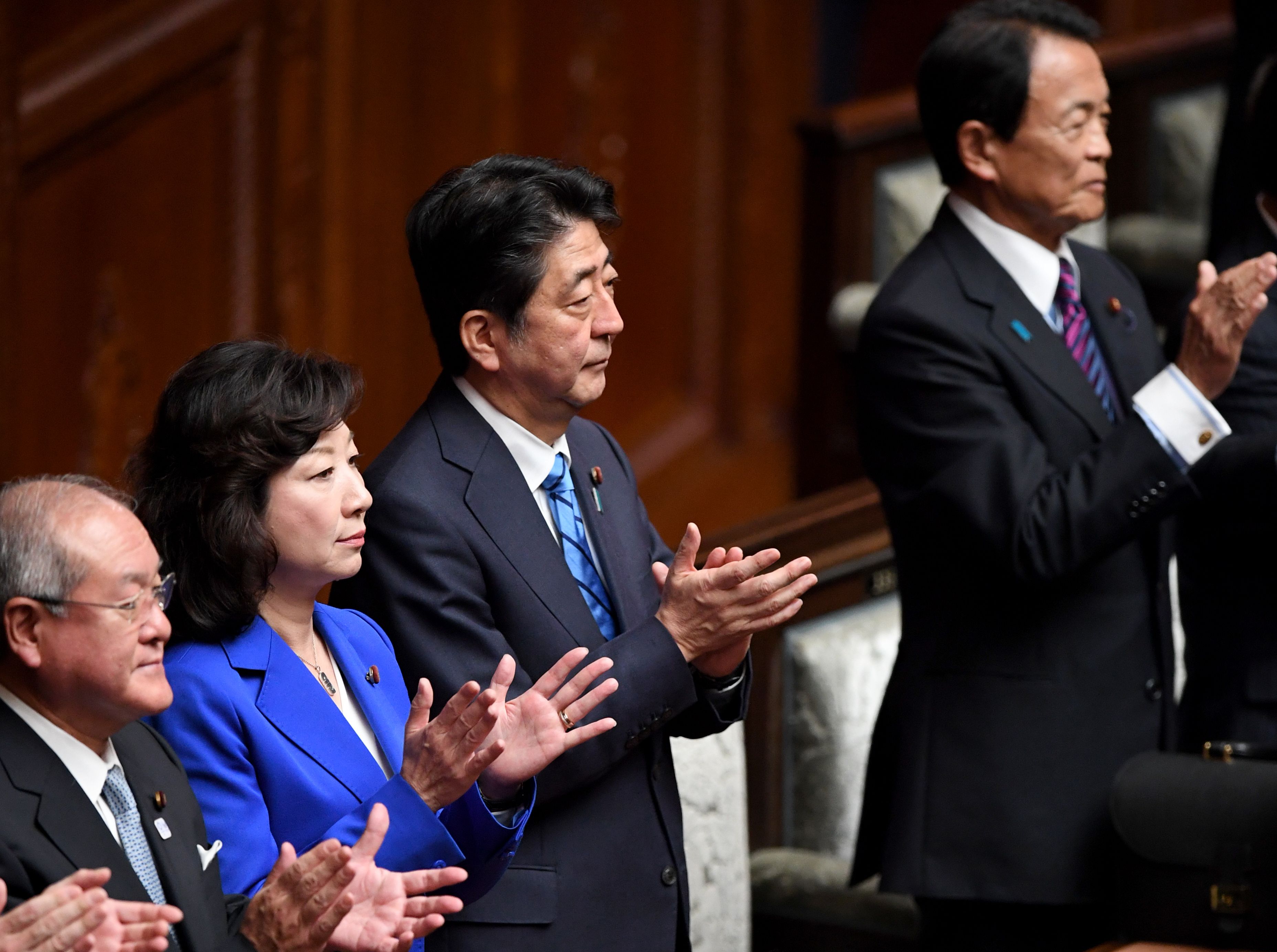 حل البرلمان اليابانى اليوم