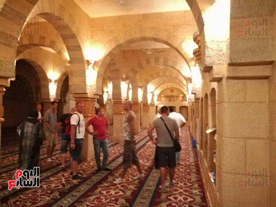    الوفود الأجنبية تزور مسجد الصحابة
