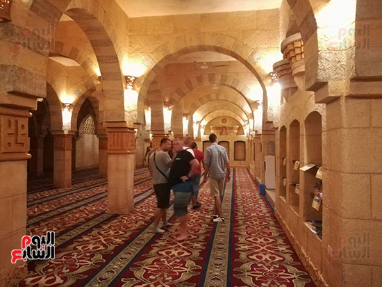                     مسجد الصحابة من الداخل 