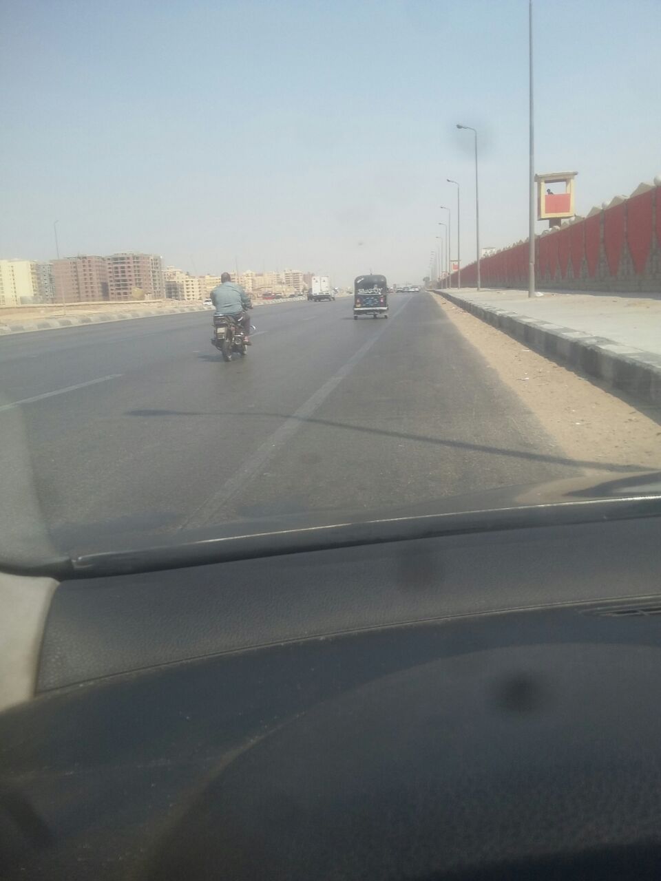 التوكتوك على طريق القاهرة الإسماعلية السريع