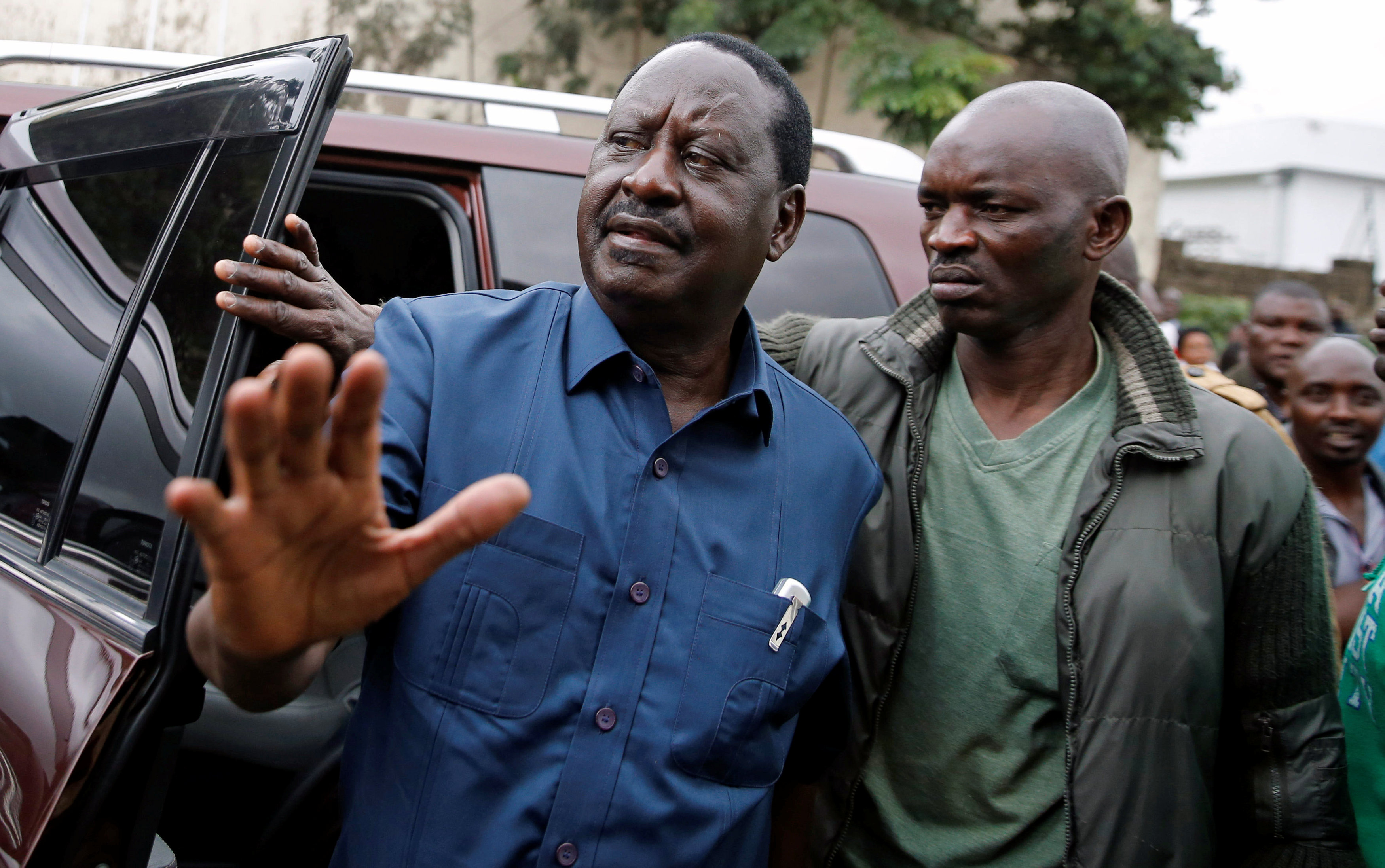 زعيم المعارضة الكينية بعد خروجه من الكنيسة