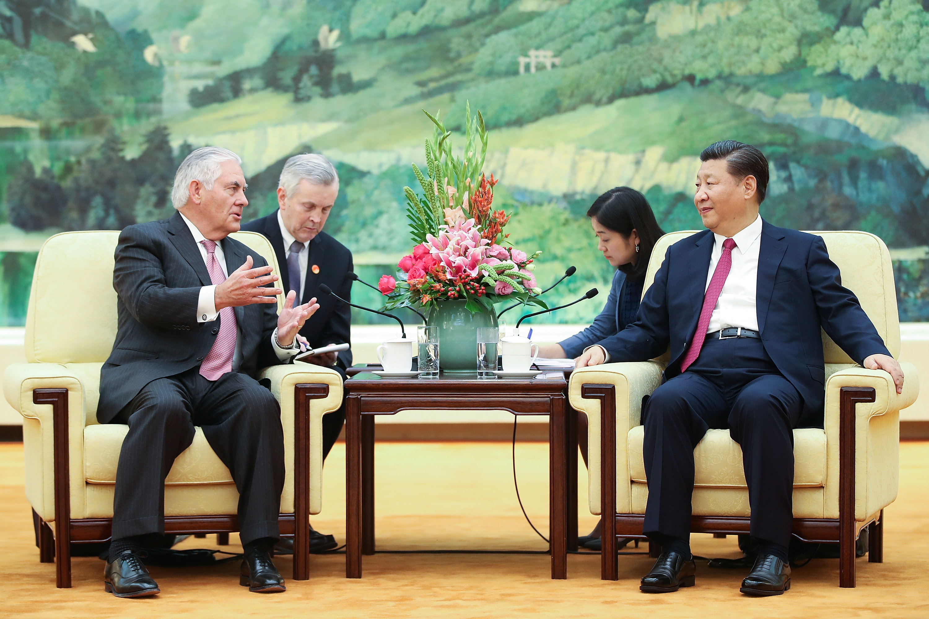 تيلرسون يتحدث إلى الرئيس الصينى خلال لقائهما فى بكين