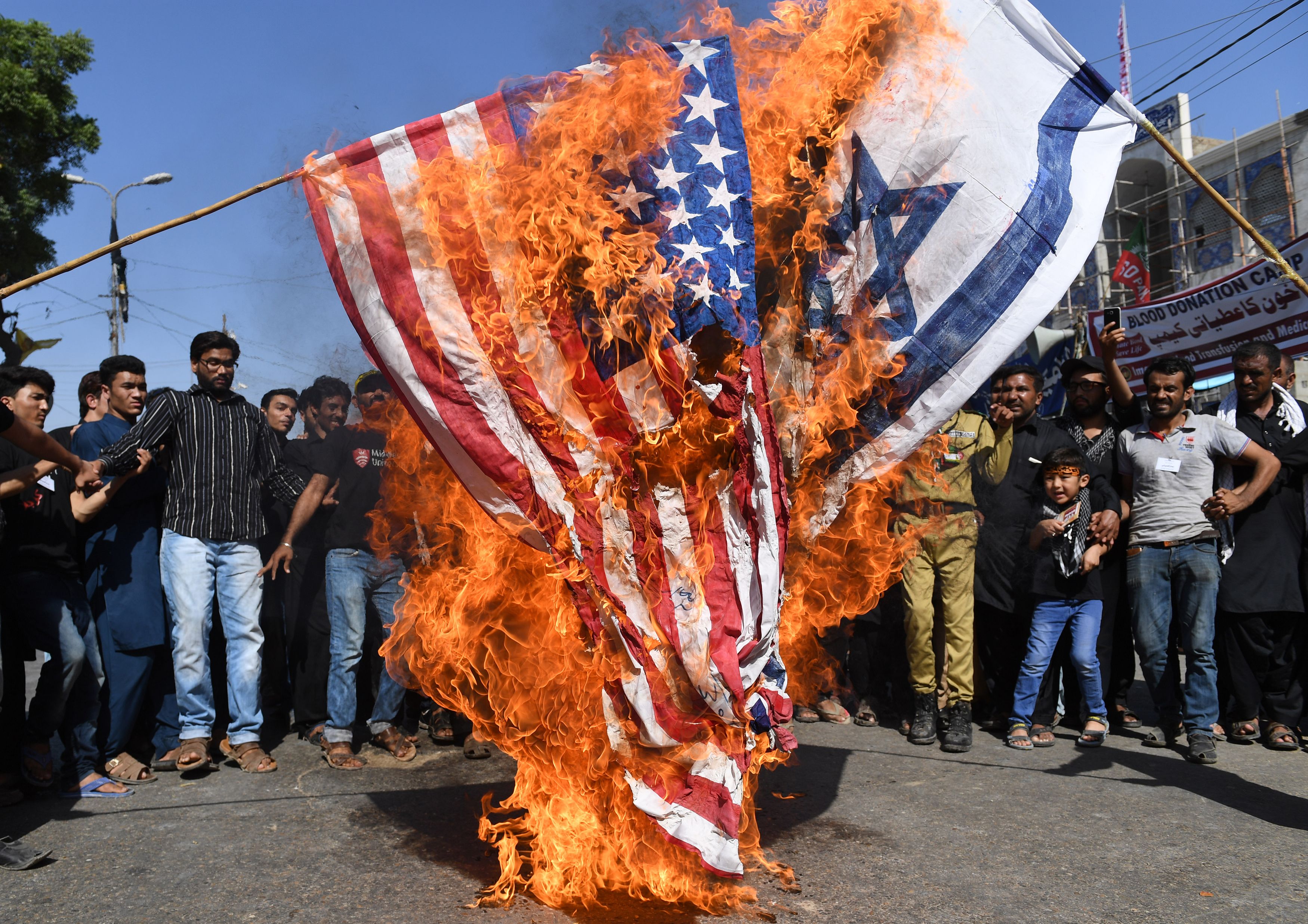 حرق العلم الإسرائيلى والأمريكى