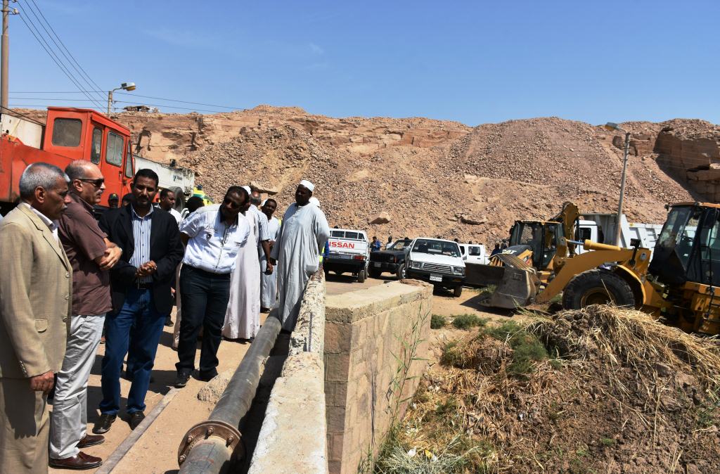 أسوان تنفذ تجربة واختبار مبكر لإدارة أزمة السيول بمنطقة خور أبو سبيرة (5)