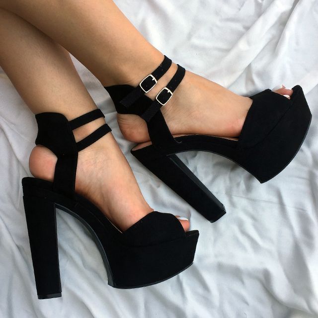 الحذاء الأسود