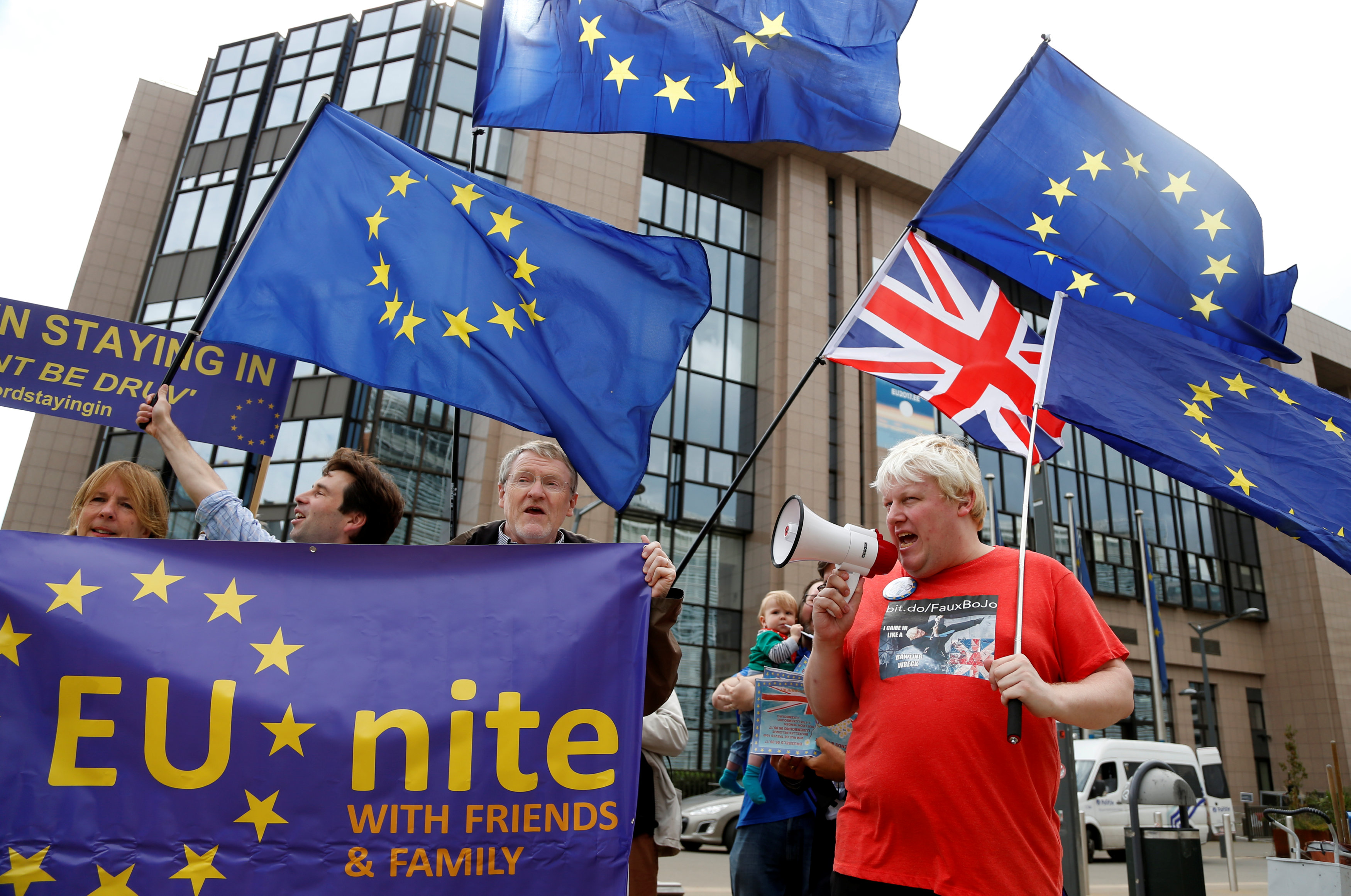 مسيرة مناهضة لانفصال بريطانيا أمام مؤسسات الاتحاد الأوروبى