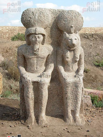   بعض التماثيل بمنطقة تل الفراعين
