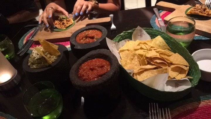 جانب من مائدة الطعام المكسيكي