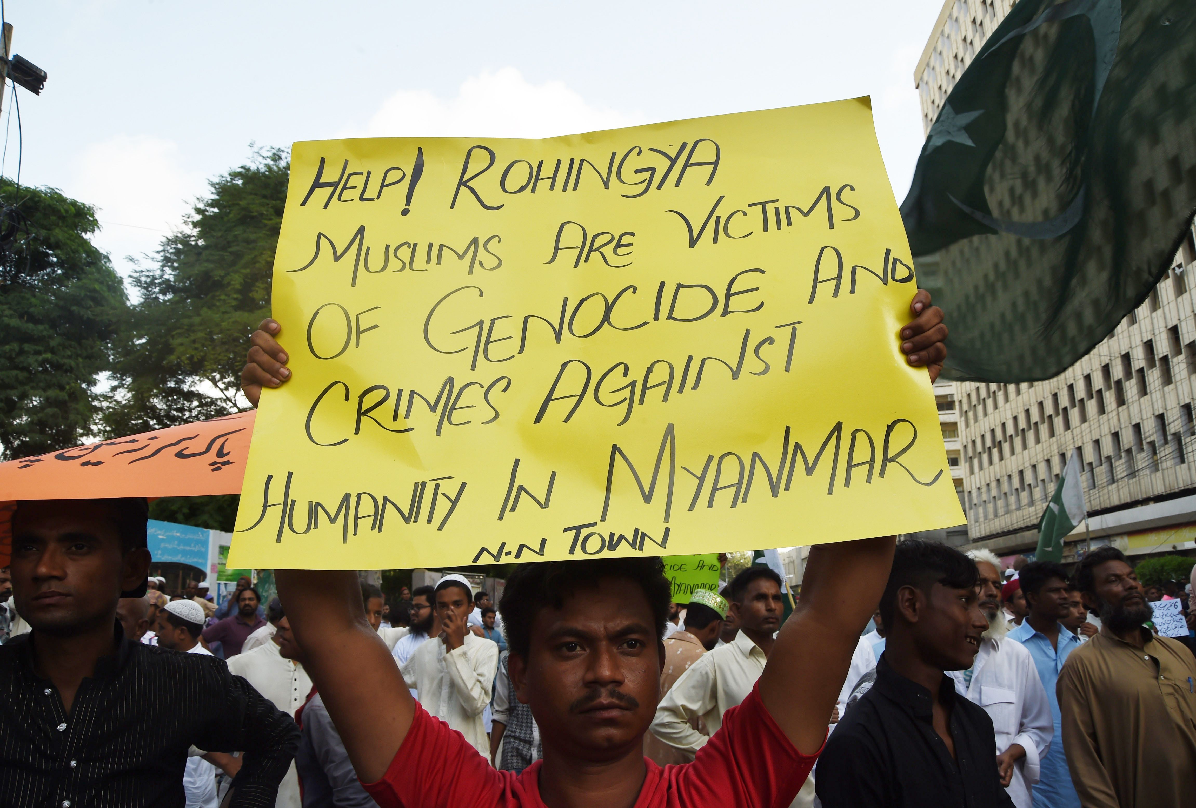 مسيرات فى باكستان ضد العنف فى بورما