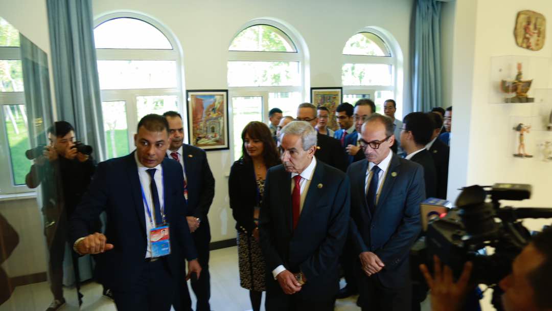 وزير التجارة ورئيس هيئة الكتاب يشهدان افتتاح المعرض الثقافى المصرى بالصين  (1)