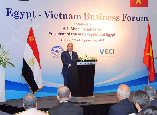 الرئيس السيسى في منتدى الأعمال المصرى الفيتنامى (5)
