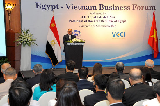 الرئيس السيسى في منتدى الأعمال المصرى الفيتنامى (10)