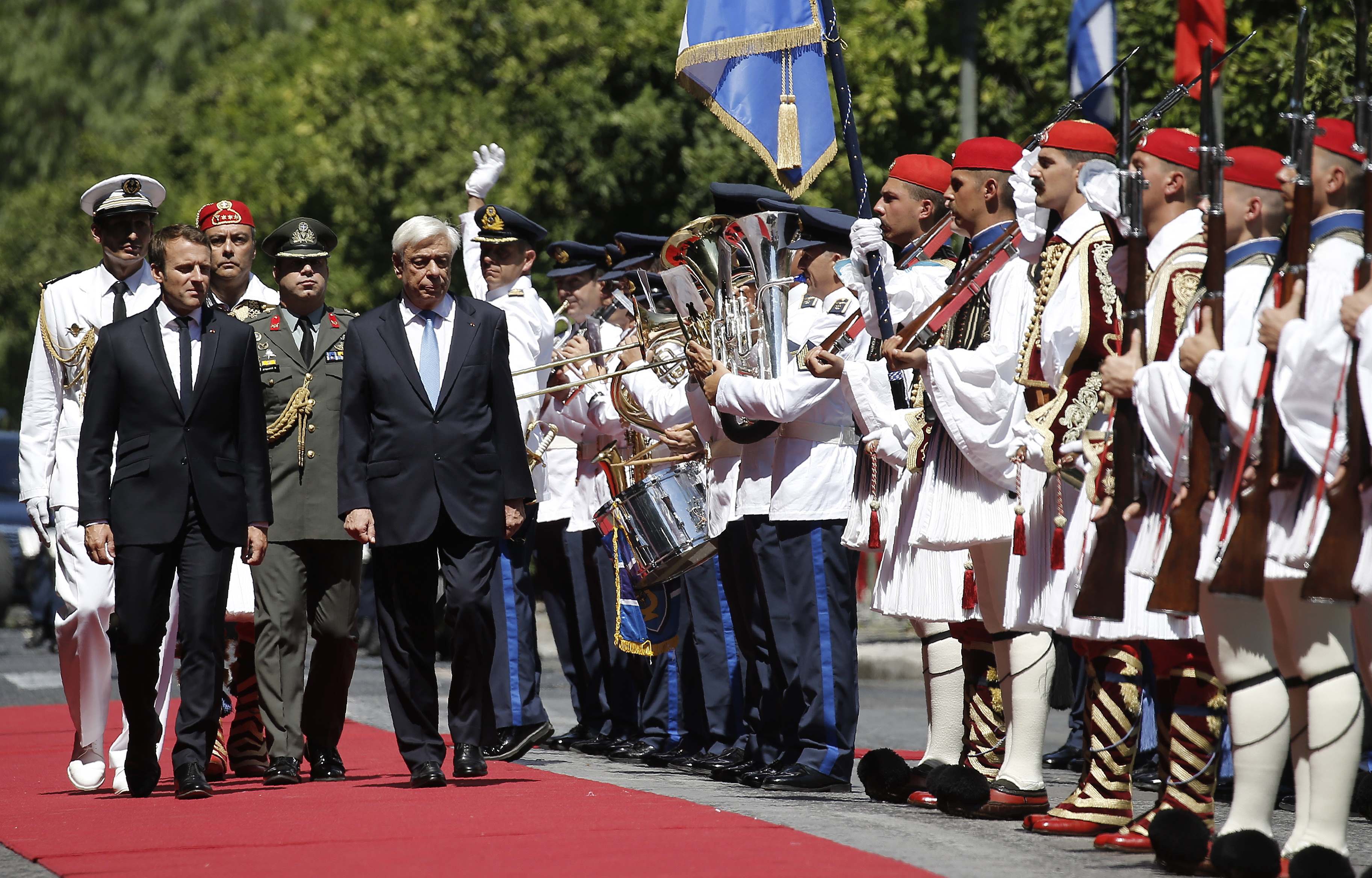 استقبال اليونان للرئيس الفرنسى