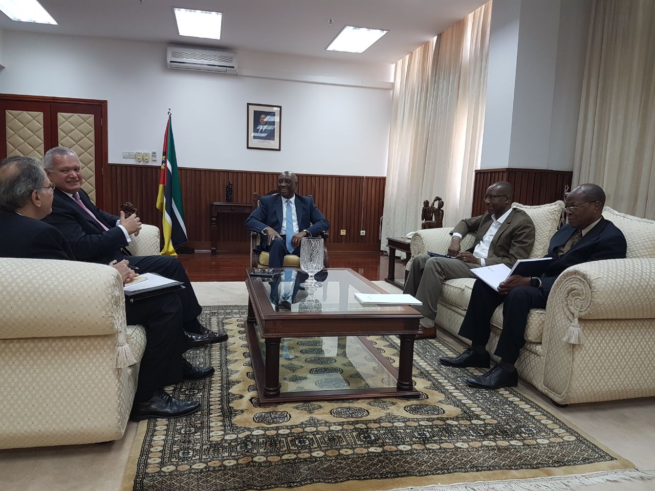 لقاء العرابى مع وزير خارجية موزمبيق وعدد من المسئولين