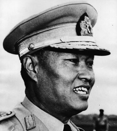 الجنرال نيوين قائد انقلاب العام 1962